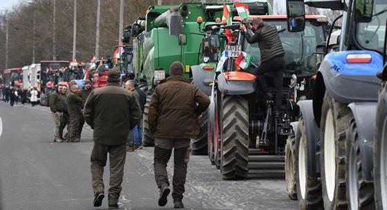 Fideszes politikusok és a CÖF-CÖKA vezetésével tüntettek Záhonynál az ukrán gabonaimport ellen
