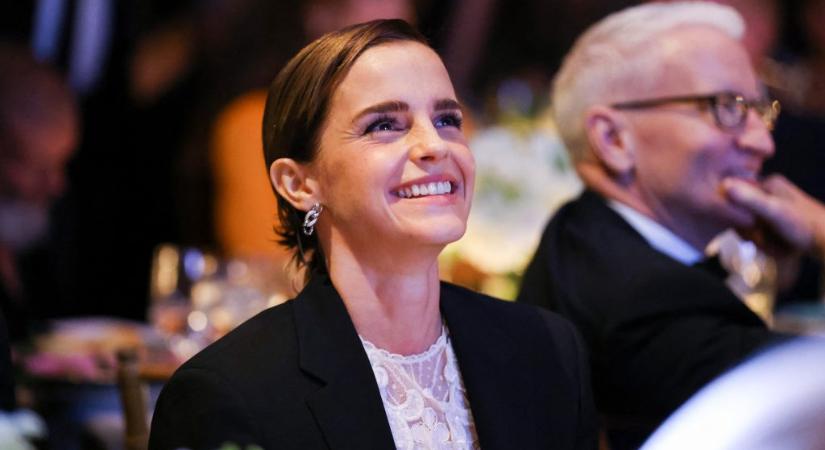 Emma Watson már tud viccelni azzal, hogy elvontatták a kocsiját, miközben ő kocsmázott
