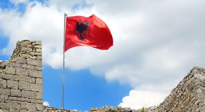 Az albán parlament elhalasztotta az olasz migránstábor-megállapodás ratifikálását