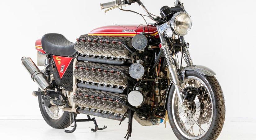 Elárverezik a 48 hengeres Kawasaki motorkerékpárt