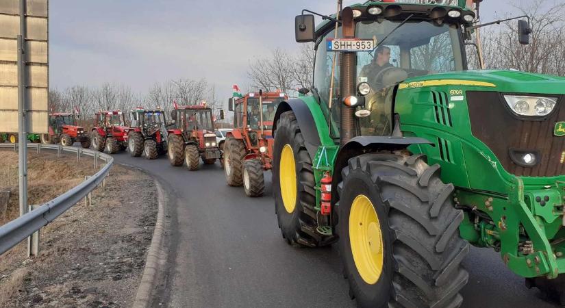 Megindultak a magyar gazdák Záhonyba, Ukrajna miatt tüntetnek