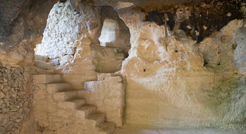 Titokzatos, 2300 éves óriás fakoporsókat találtak egy barlangban, a kutatók lába földbe gyökerezett a látványtól
