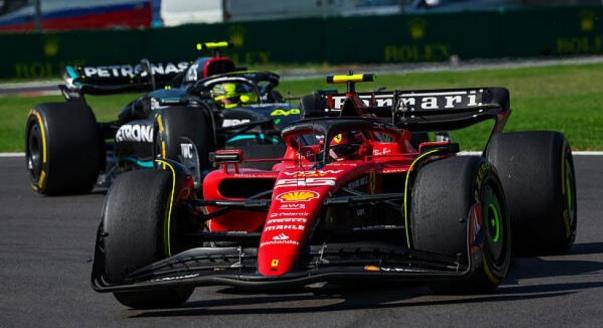 „Lewist mindig is vonzotta a Ferrari varázsa”