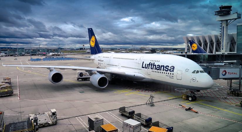 Tragédia történt a Lufthansa egyik járatán, meghalt egy utas