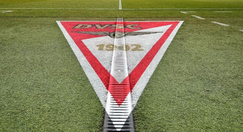 Piros, fehér és zöld: új Loki-címert kapott a Nagyerdei Stadion