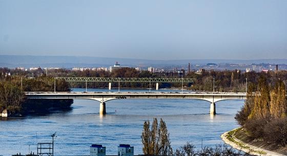 Lezárnak egy sávot az Árpád hídon