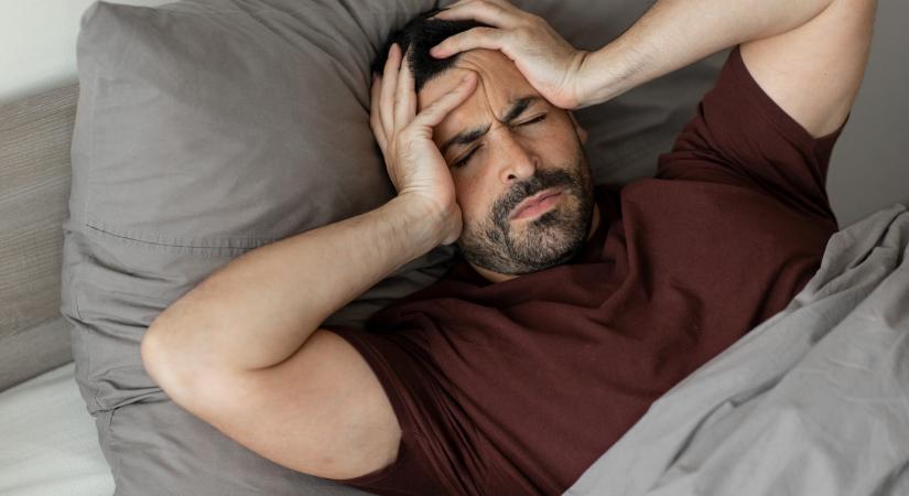 Álmatlanság, és túl korai ébredés: így vezethet stroke-hoz