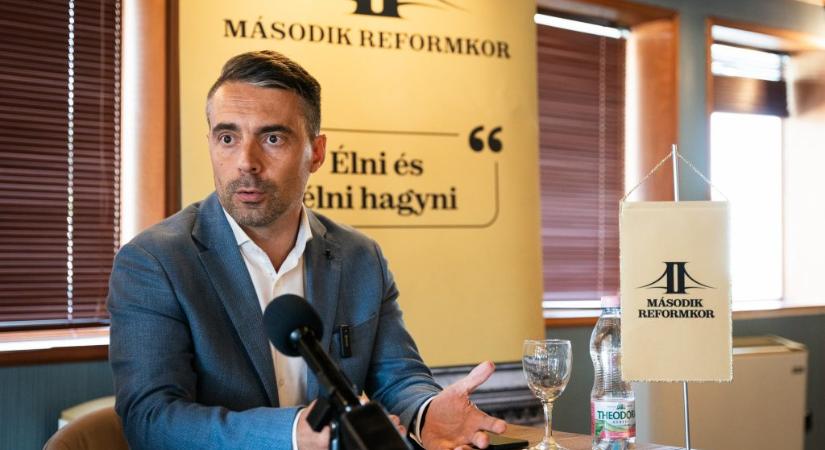 Hivatali visszaélés miatt feljelentést tesz Vona Gábor pártja Magyar Péter interjúja után