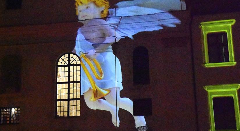 Fényangyal a Széchenyi téren – Felgyúltak advent fényei Győrben fotók