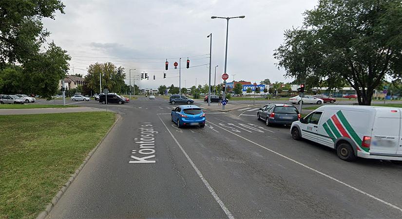 Csőtörés történt Debrecenben, lezártak egy forgalmi sávot