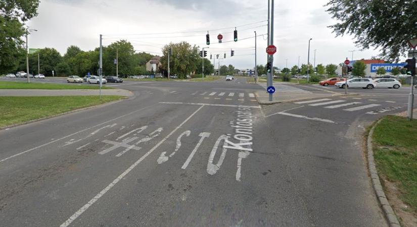 Csőtörés miatt lezártak egy forgalmi sávot Debrecenben