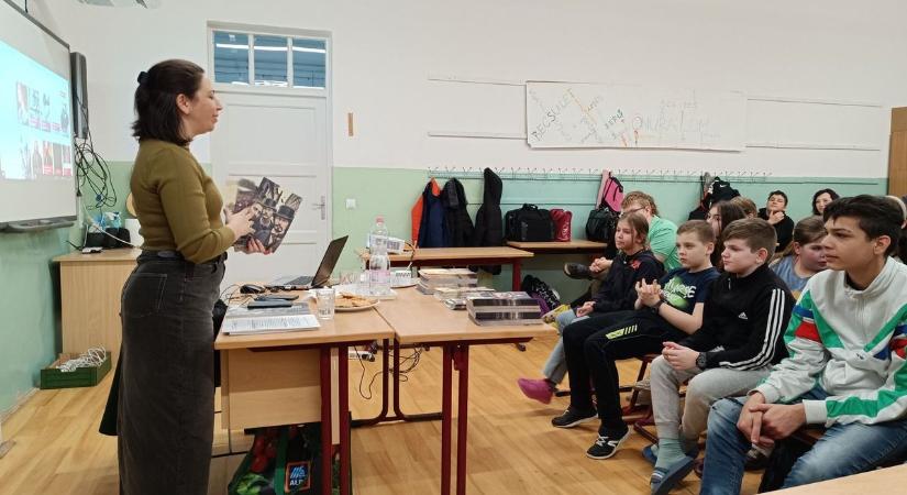 A Magyar Kultúra főszerkesztője tartott előadást a jánosházi iskolásoknak