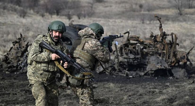 Durvul a helyzet Avgyijivkánál: különleges erőket, partraszálló csapatokkal és egyre több páncélost vetnek be az oroszok