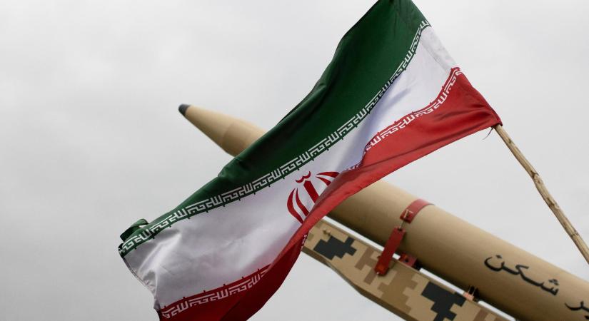 Az iráni Forradalmi Gárda új rakétát tesztelt