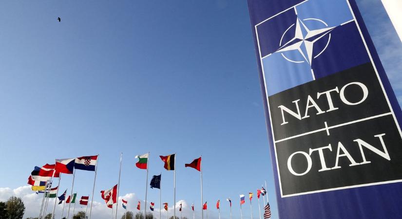 Francia külügyminiszter: a NATO mellett szükség van egy "második életbiztosításra"