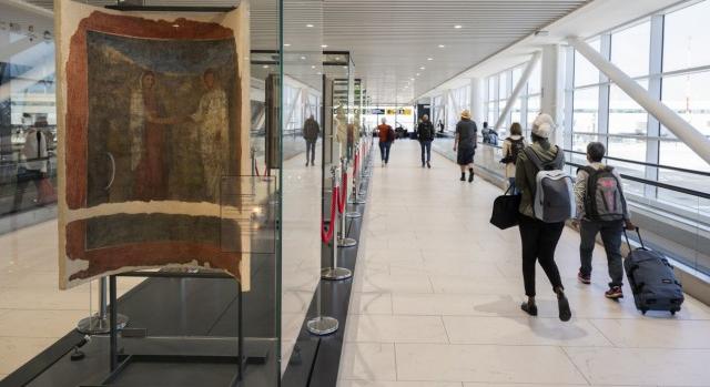 Giotto üvegre festett remekműveit állították ki a római Fiumicino repülőtéren