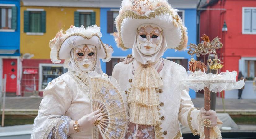 Ezt jelentik a pompás velencei, karneváli maszkok, amik talán a te otthonodban is fellelhetők