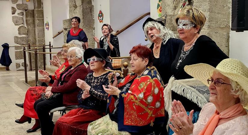 Nyugdíjasok öltöttek maskarát Szentgotthárdon