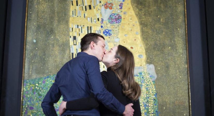 Kilenc ámulatba ejtő csókábrázolás Toulouse-Lautrectől Banksyig
