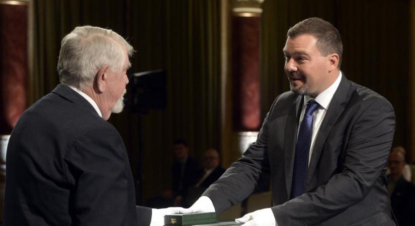 A Pesti Srácok főszerkesztője a Magyar Nemzetben ment neki a Fidesz soraiba férkőző opportunistáknak és Balog Zoltánnak
