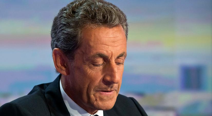 Hat hónap letöltendő és hat hónap felfüggesztett börtönbüntetésre ítélték Nicolas Sarkozyt