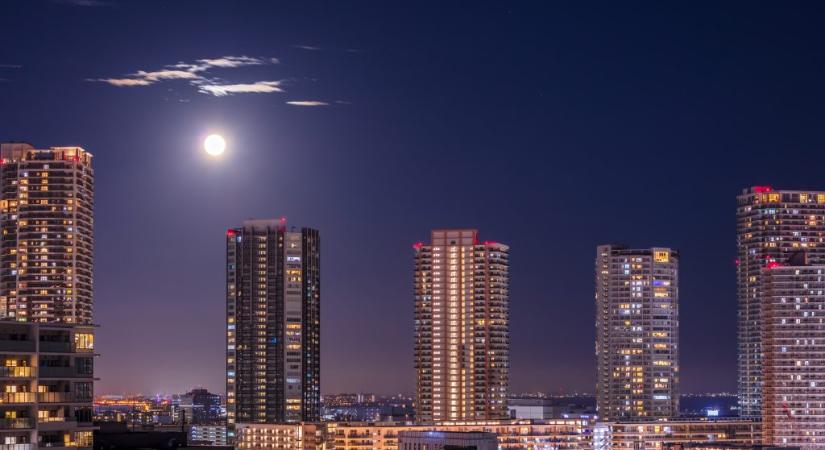Szédületes magasságokba repültek a tokiói lakásárak