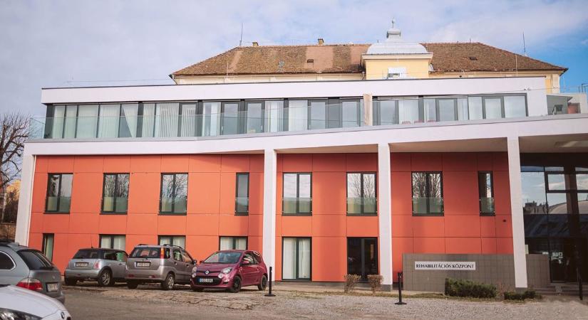Felújítják a pszichiátriai gondozókat – Pécsen adtak át új komplexumot