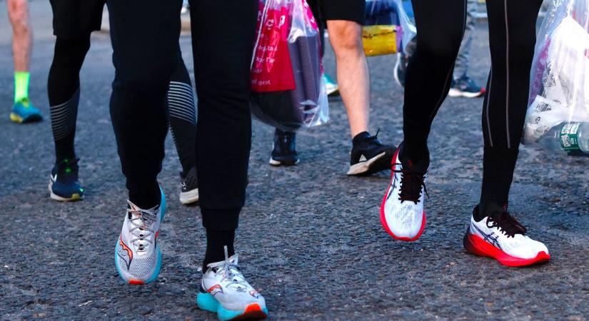 Az utcai futóversenyen bemondás alapján lehet nemet változtatni