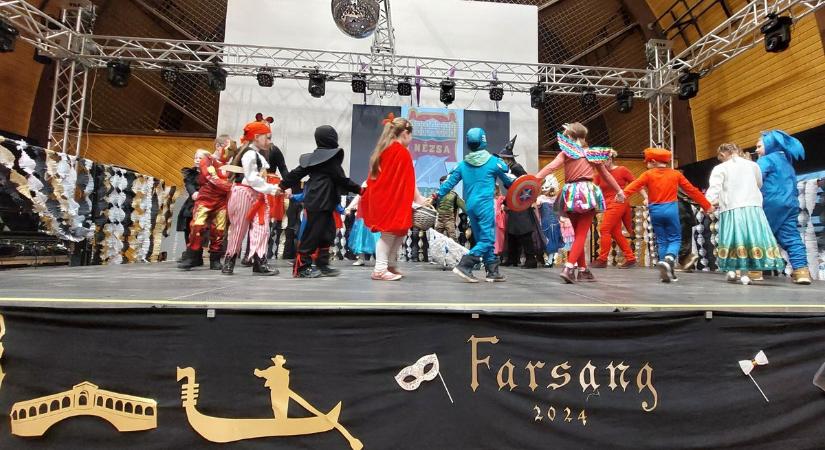 Megidézték a velencei karnevál hangulatát a nézsai jótékonysági bálon