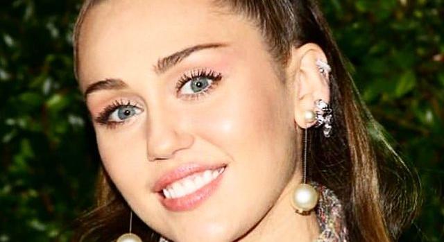 Miley Cyrus apja békülni próbál, többször is felkereste az énekesnőt
