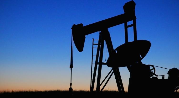 Az Nemzetközi Energiaügynökség szerint az olajkereslet növekedése lassul, mivel az OPEC-en kívüli kínálat bővül