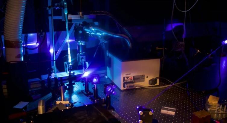 Egy kutatócsoport áttörést ért el a kék OLED technológiában