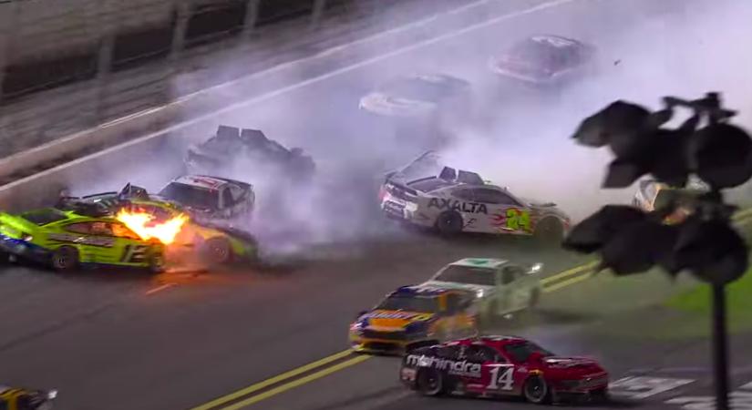 NASCAR: Óriási baleset, drámai csaták és Toyota-uralom egyetlen körös vezetéssel a Daytona 500 kvalifikációs futamain