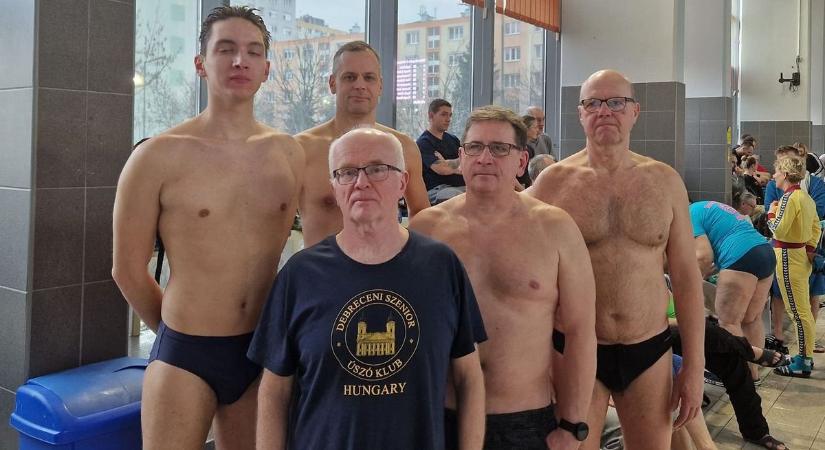 Debreceni sikerek a százhalombattai rövidpályás szenior úszóbajnokságon