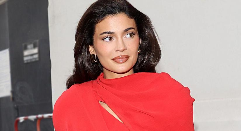 Kylie Jenner rövid frizurája extra nőies: ez most a legnépszerűbb fazon
