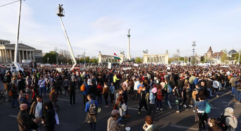 Figyelem! A mai tüntetés miatt komoly forgalmi változások lesznek Budapesten: íme a részletek