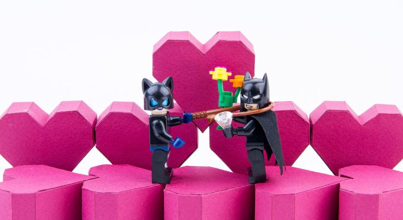 Valentin-napi felmérés: használt Lego rózsa ajándékba?