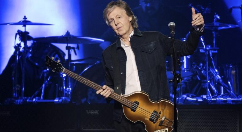 Paul McCartney visszakapta 52 éve ellopott basszusgitárját