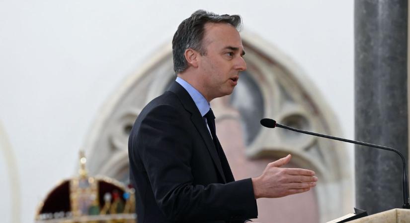 Pressman eligazítást tartott a debreceni Soros-fészekben