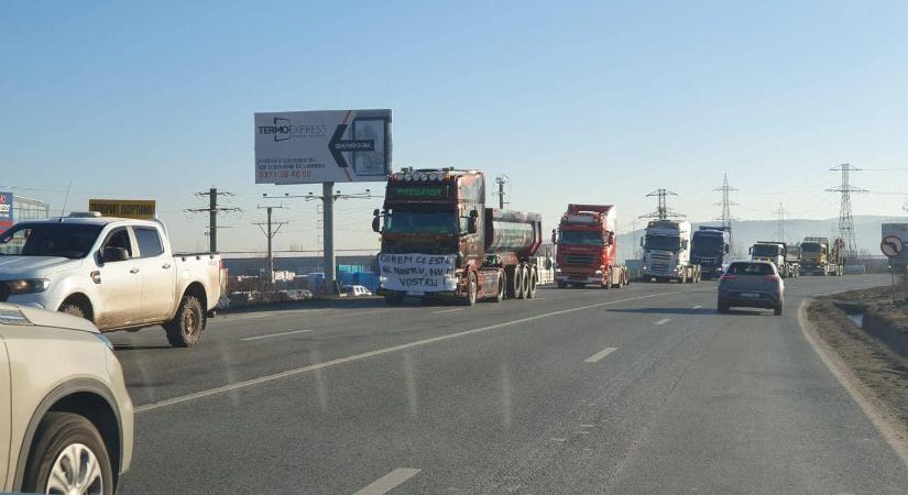 Teljesül a gazdák és a fuvarozók egyik követelése: külön sáv lesz a határnál az uniós kamionoknak