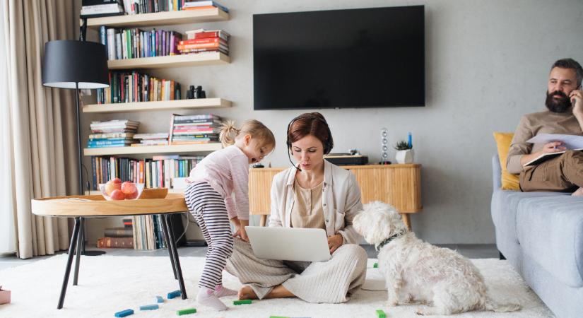 Sok kisgyermekes szülő keres otthonról végezhető munkát – van realitása?