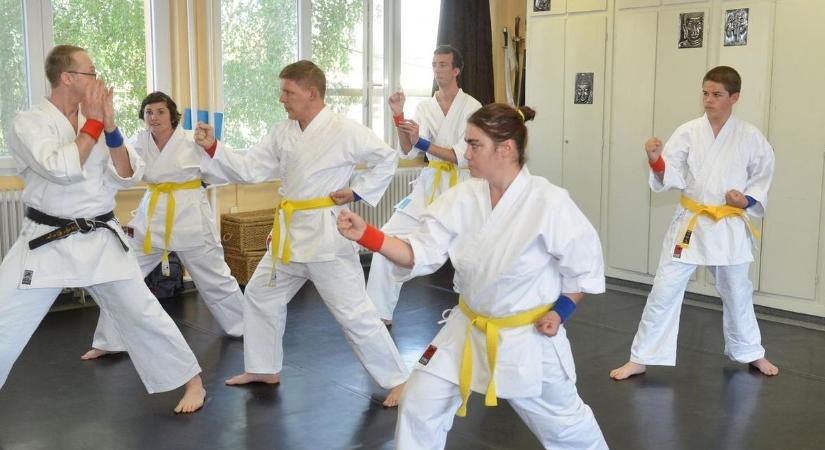 Több országból érkeztek versenyzők a szekszárdi para-karate versenyre