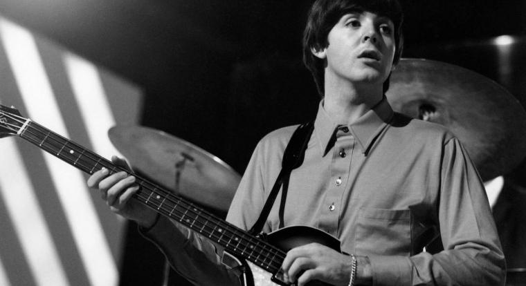 Előkerült Paul McCartney 50 éve eltűnt gitárja, és ma már elképesztően sokat ér
