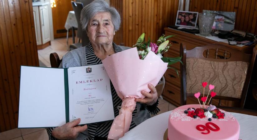 A sütés és főzés tölti ki a 90 éves, józsai Mancika néni életét - fotókkal