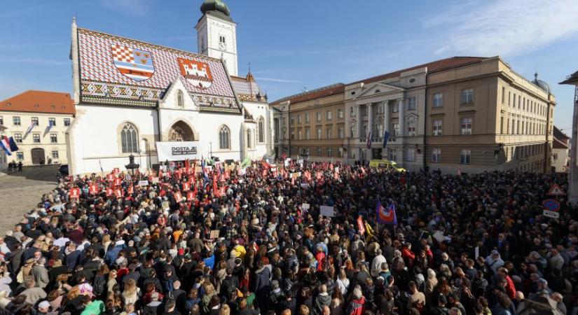 „Elég volt!” – Több ezer tüntető követelt mielőbbi parlamenti választást Zágrábban