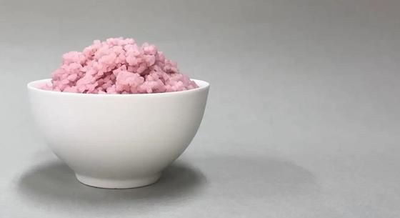 Kicsit rózsaszín, de olcsóbb és táplálóbb az a rizs, amit marhasejtek hozzáadásával főztek ki koreai kutatók