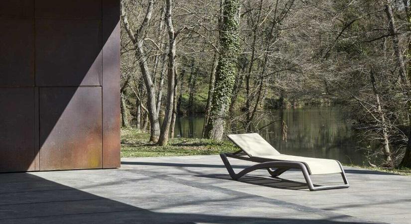 Időjárásálló design bútorok a teraszra