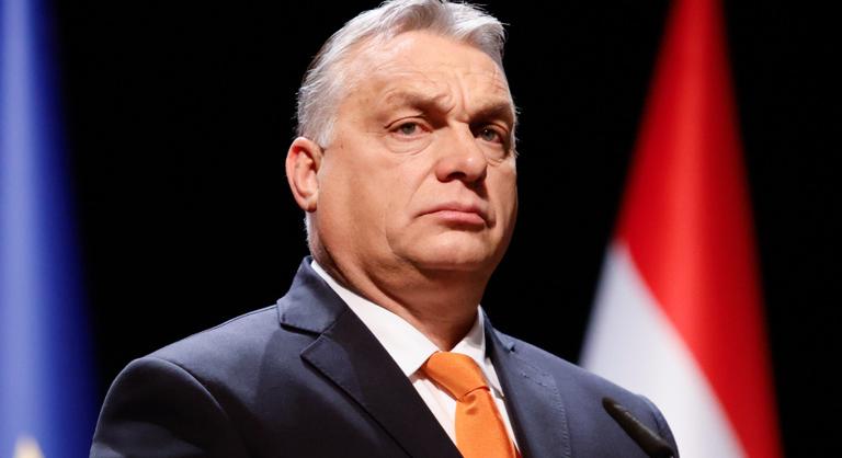 Az egyetlen jó dolog, hogy Orbán Viktor elszigetelődött – mondta az uniós biztos