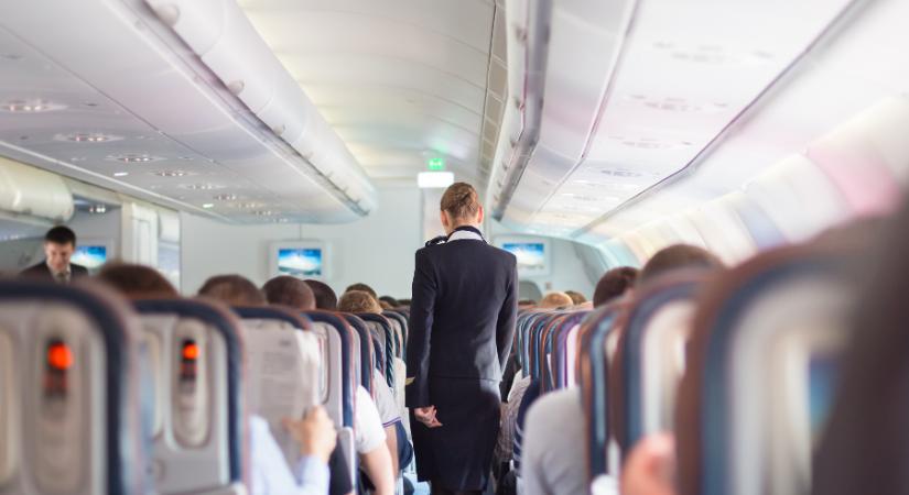 A légiutas-kísérő megdöbbentő vallomása: ezért tompítják a fényeket a repülőn