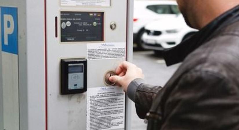 Készítse az aprót! - Bankkártyával nem rendezheti a parkolási díjat Szombathelyen